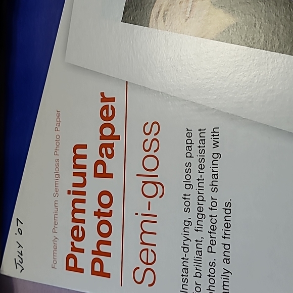 Epson Premium Photo Paper, semi gloss photo paper… - Picture 2 of 10